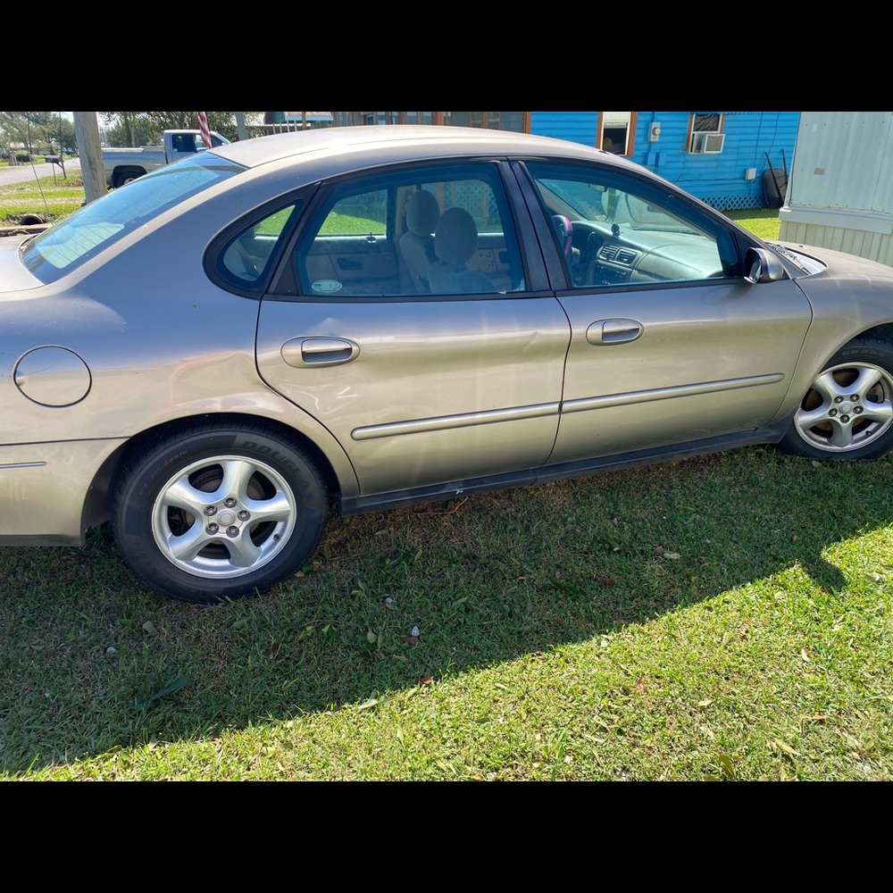 203 Ford Taurus